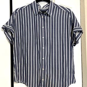 Women’s Banana Republic button blouse short sleeve. EUC Size S